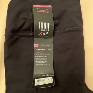 Victoria Secret Knockout Capri - medium rise - NEW